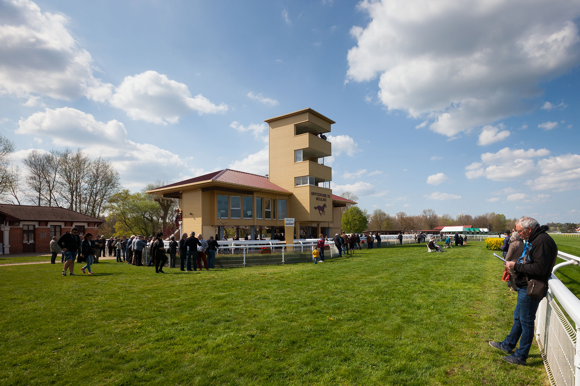 Brasserie Teddy à l'hippodrome de Moulins.